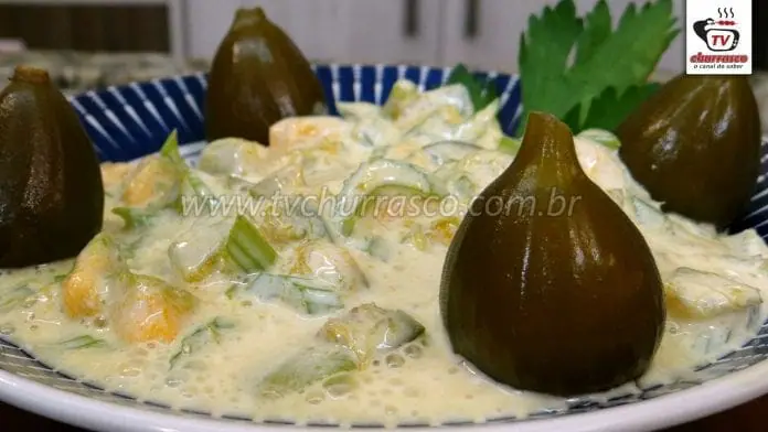 Como Fazer Salada de Manga com Salsão e Figo