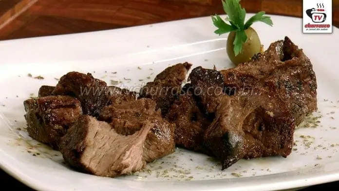 Como Fazer Churrasco de Alcatra no Espeto (Alcatra Agridoce)
