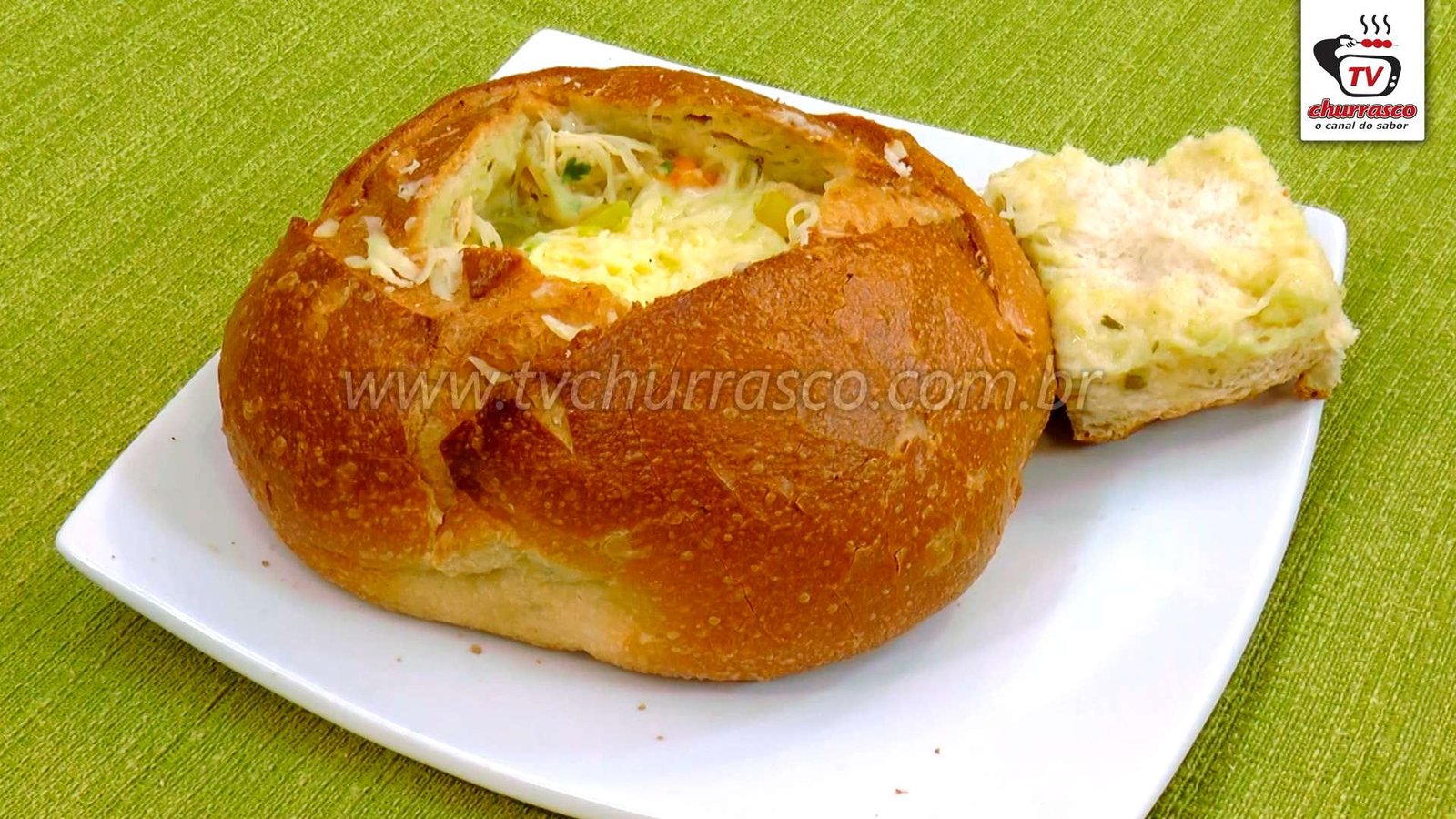 Sopa de Legumes com Frango no Pão Italiano