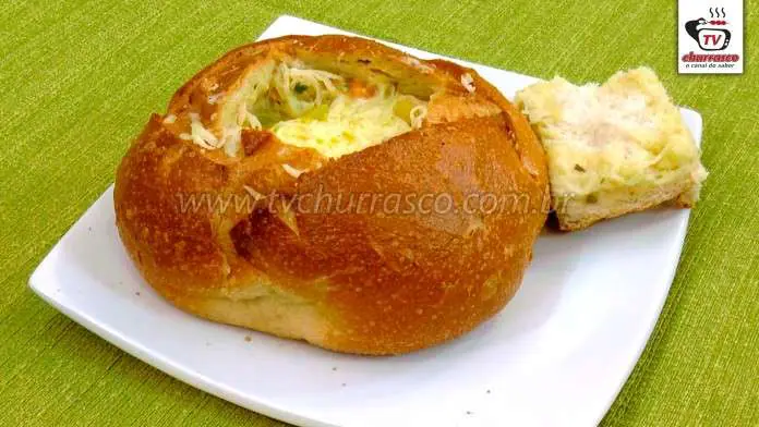 Sopa de Legumes com Frango no Pão Italiano