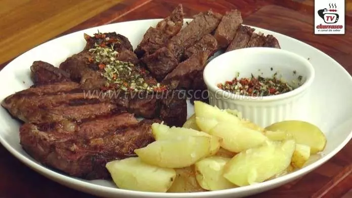 Bife Ancho com Batatas e Chimichurri
