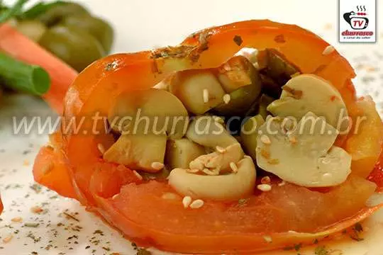 Tomate Recheado com Champignon e Azeitona