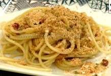 Espaguete com Aliche e Pangrattato