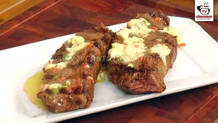 Contra Filé com Manteiga Aromatizada com Pimenta
