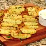 Batatas Assadas com Ervas e Parmesão