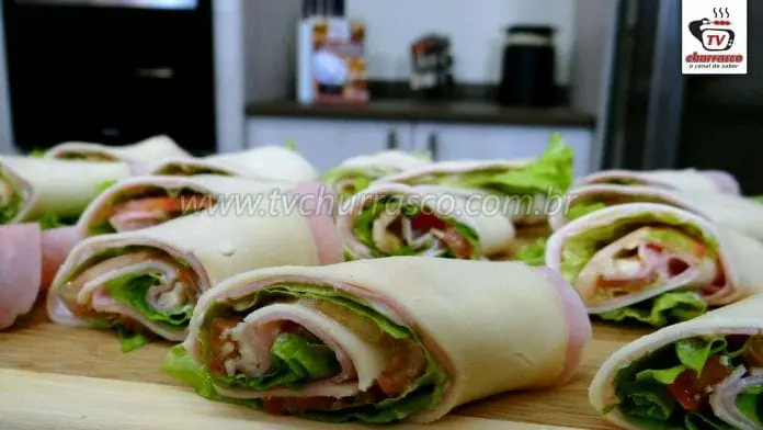 Como Fazer Aperitivo de Salada Enroladinha com Frios