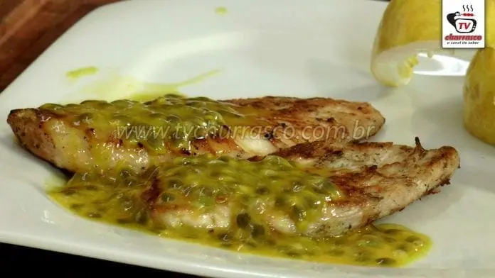 Filé de Peito de Frango com Molho de Maracujá