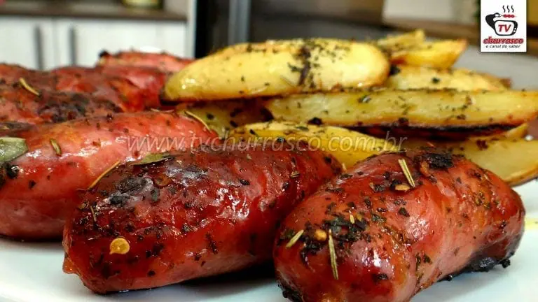 Como Fazer Churrasco de Forno - Linguiça Assada com Batatas