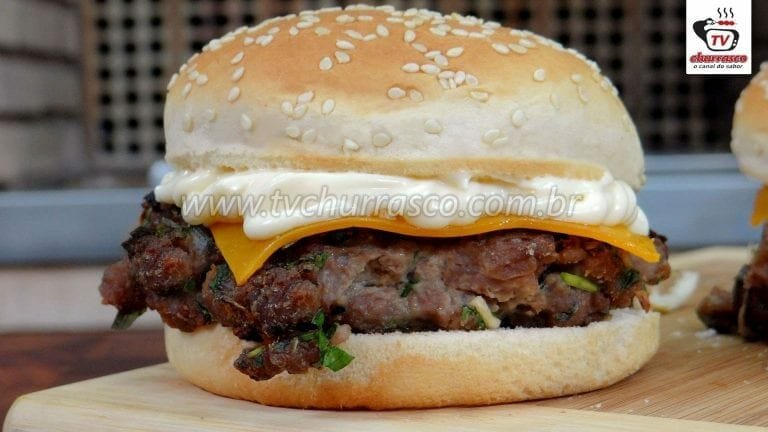 Hambúrguer Caseiro com Acém (Acém em Cubos picado na Faca)