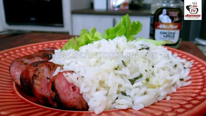 Como Fazer Arroz com Alho Poró (Arroz Soltinho para Churrasco)