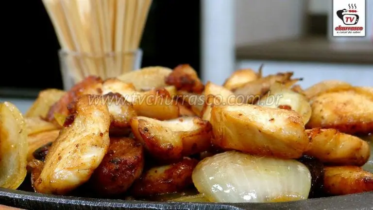 Como Fazer Isca de Frango Acebolado