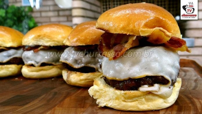 Como Fazer Hambúrguer Artesanal na Churrasqueira - Dia Mundial do Hambúrguer