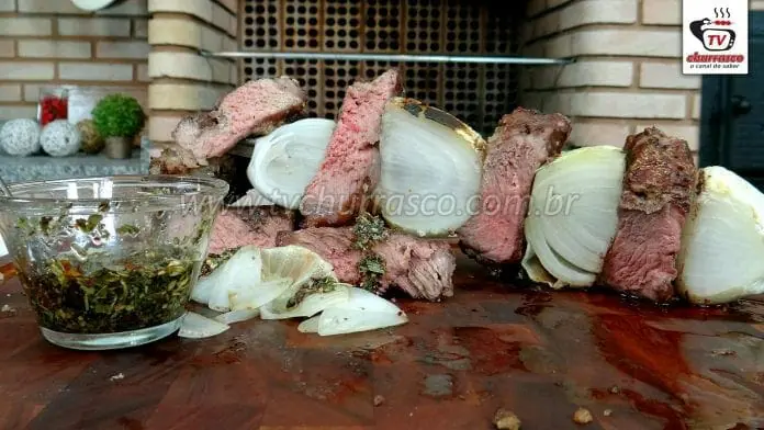 Como Fazer Churrasco de Entrecotê com Cebolas e Chimichurri