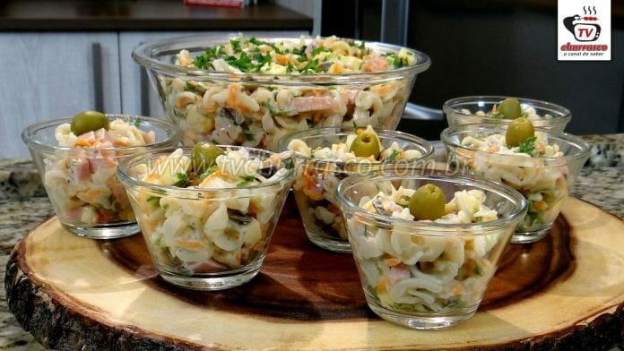 Como Fazer Salada de Macarronese com Azeitonas
