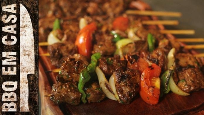Receita de Espetinho de Carne Marinado (Beef Kebab) - BBQ em Casa