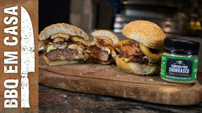 Receita: Burger com Gorgonzola Anel de Cebola e Bacon - BBQ em Casa