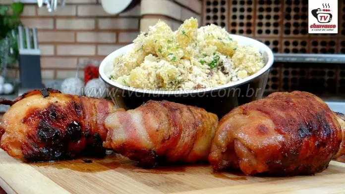 Como Fazer Frango com Bacon e Farofa de Banana Prata