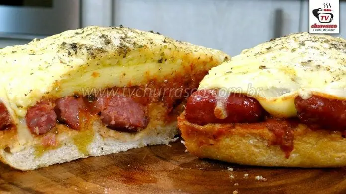 Como Fazer Pizza de Linguiça com Pão Italiano