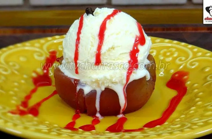 Como Fazer Doce de Maçã na Churrasqueira com Sorvete